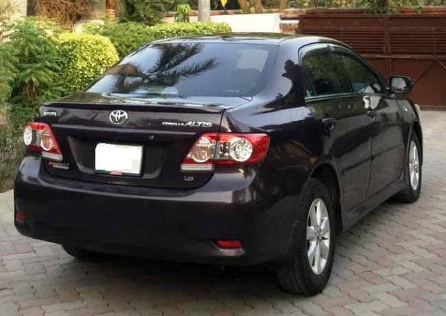 toyota-corolla-gli-2012-wine-red-big-3