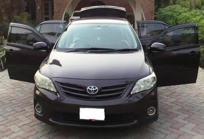 toyota-corolla-gli-2012-wine-red-big-1