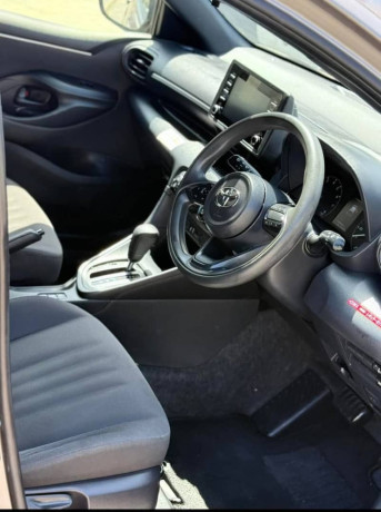 toyota-yaris-hatchback-x-2022-big-5
