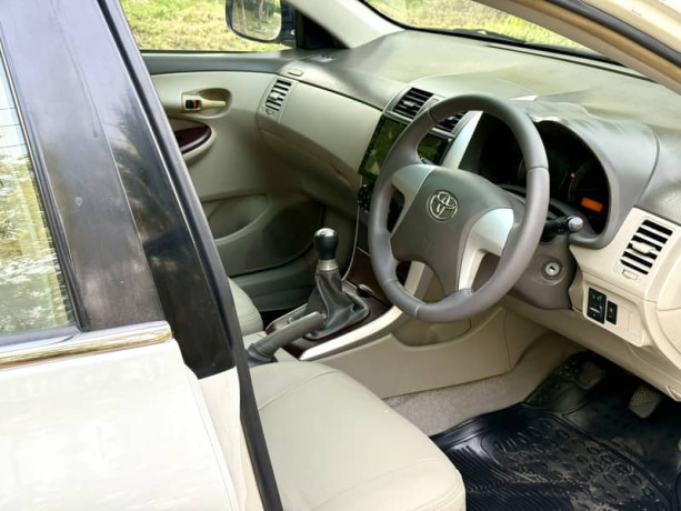 toyota-corolla-altis-18-manual-big-3