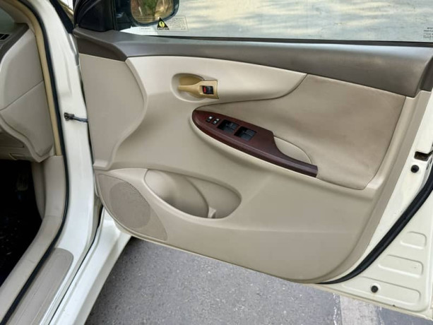 toyota-corolla-altis-18-manual-big-6